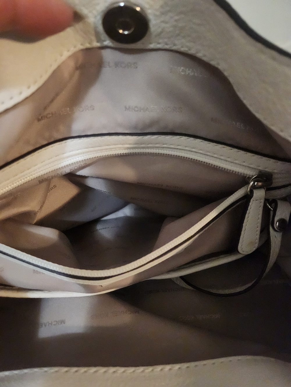 Michael Kors White Leather Shoulder Bag w Scarf/Dustbag EUC - Picture 5 of 16